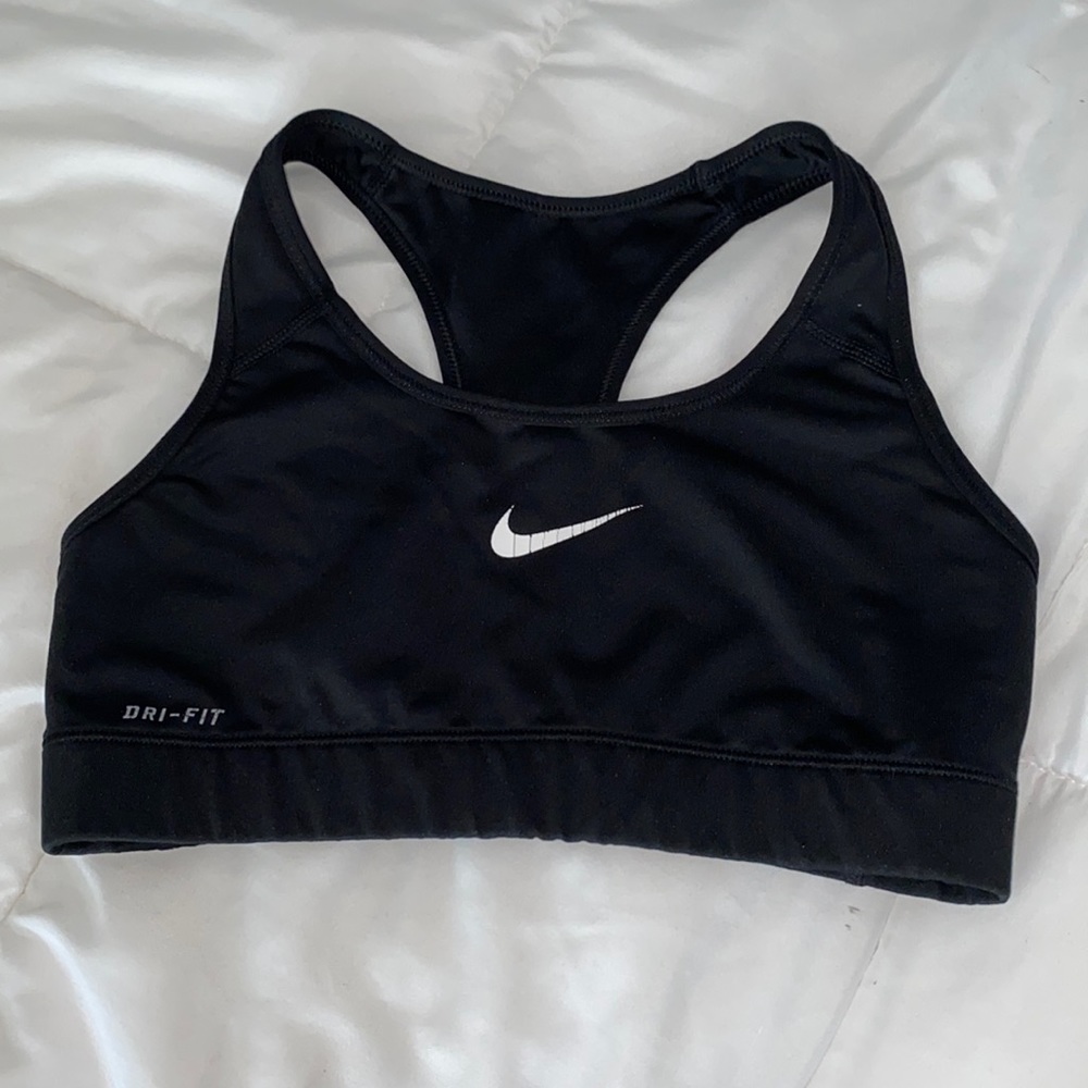 black Nike pro sports bra
